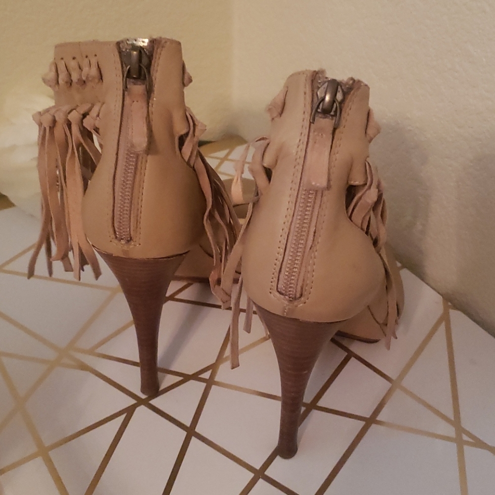 Heels - Picture 3 of 3
